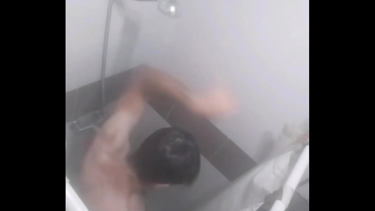 Thủ dâm trong nhà tắm