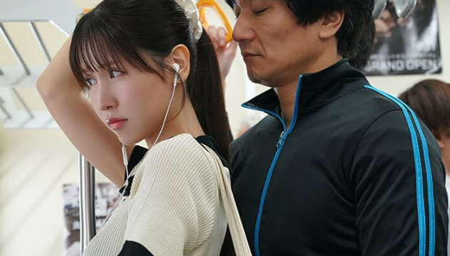 Nữ sinh bị thầy giáo gạ tình trên tàu điện
